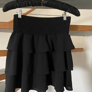 Volangkjol - snygg volangkjol från vero moda!  Storlek S men passar även XS/M