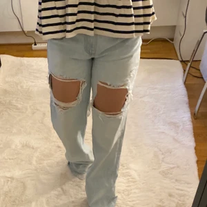 Jeans - Säljer dessa helt oanvända jeansen i str 36