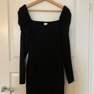 Klänning H&M XS - Klänning använd en gång.