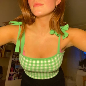 Other stories body - jättefin och SKÖN body från other stories som endast är provad. Så snygg och så fin färg. Köpes för nästan 600kr. Storleken är s men väldigt stretchiga material.