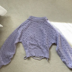 Stickad tröja med öppen rygg - Från pull and and bear i storlek 36! Aldrig använd