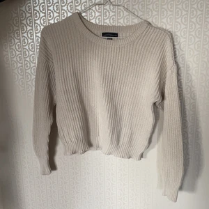 Beige tröja - Beige tröja i storlek 158/164. Knappt använd. 100% bomull.
