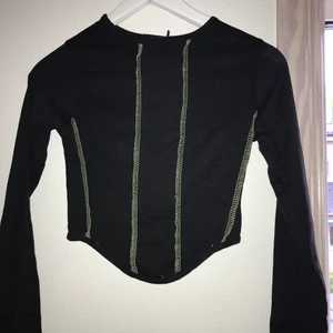 Crop top  - Nyskick, köparen står får ev. Frakt 