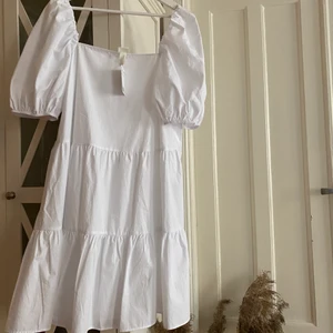 Klänning Hm - Super fin klänning från HM! Helt ny, säljer då den är för stor mig. Nypris: 249kr🤍