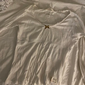 Odd Molly tröja strl S - Super fin Odd Molly tröja i storlek S. Priset för denna är 200kr men om ni kan tänka er att köpa den för billigare kan ni skriva ett pris ni tycler är rimligt så får vi komma överens.