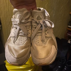 nike huarache dam.  - Knappt använda. Jätte bra skick