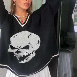 Skull sweater - Brand new size medium