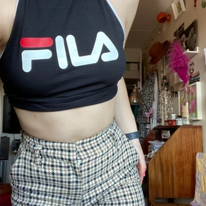 Rutiga byxor från hm! - Ett par rutiga byxor från hm! Jag på bilden är 1,65! 