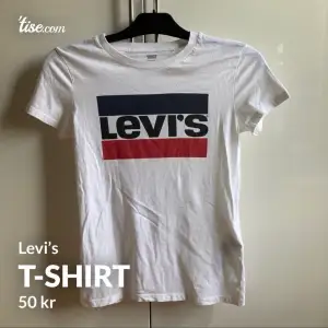 Vit T-shirt med tryck från Levi’s i storlek XXS, passar bra på mig som brukar ha XS. Använd en gång så är i nyskick!