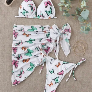 Bikini set💜🦋 - Säljer detta trendiga bikini set då det aldrig kommit till användning💜