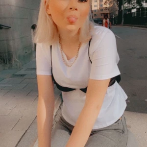 Zara tröja - Säljer tröjan på bilden, har ingen bra bild med den på dock, använd Max 2 gånger. Storlek m men jag har s