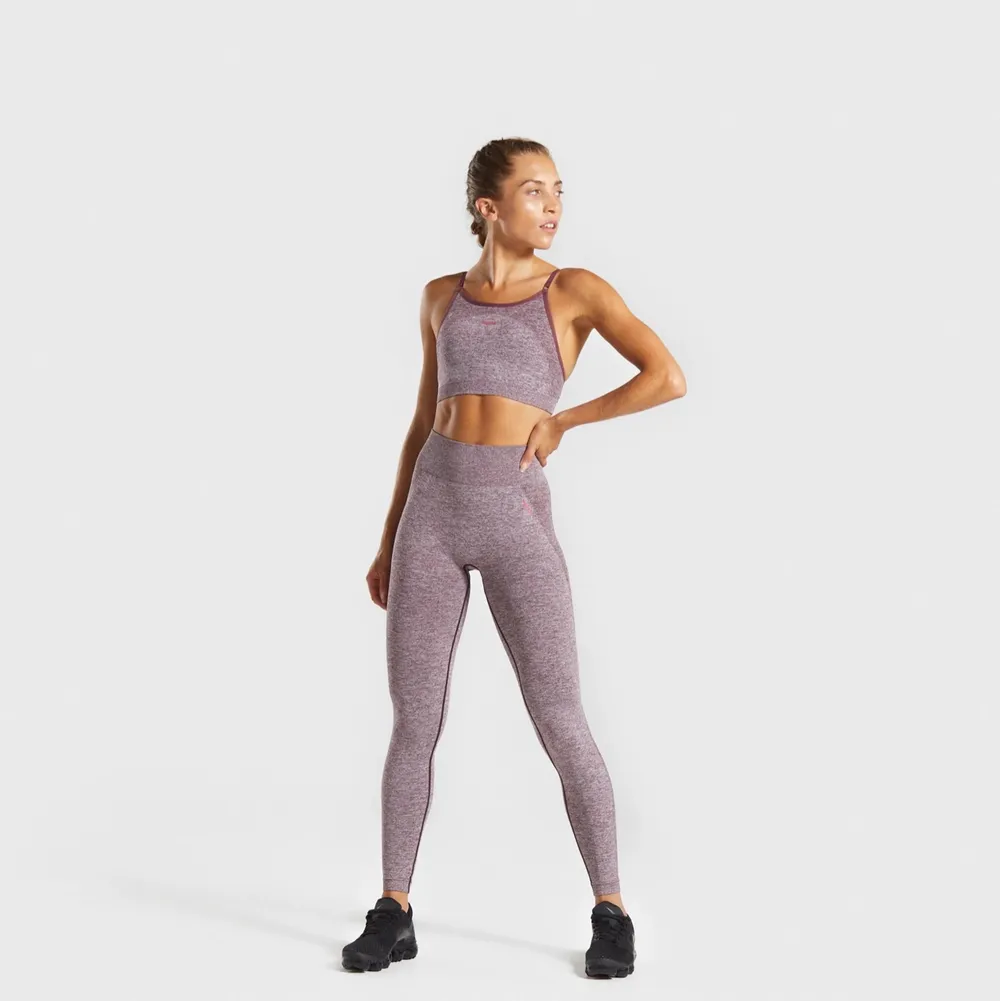 Snygga träningstights från gymstark i slutsålda färgen berry rosé. Nypris 600kr. Tar gärna egna bilder vid intresse💞. Muu.