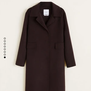 Chockolate brown long coat - Long coat from Mango. Color is dark chockolate brown. In perfect condition! I used it only 2-3 times. Very soft wool-blend material. It is quite thin but also has wool-blend fabric so it is light and warm at the same time! 😃 With pockets and button fastening. Size S, total length 108 cm. Original price 1399kr.