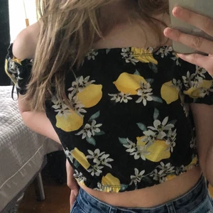 Sommar topp  - En ofshoulder topp som passar perfekt nu till sommaren💓🍋från GinaTricot i storlek xs/s💓