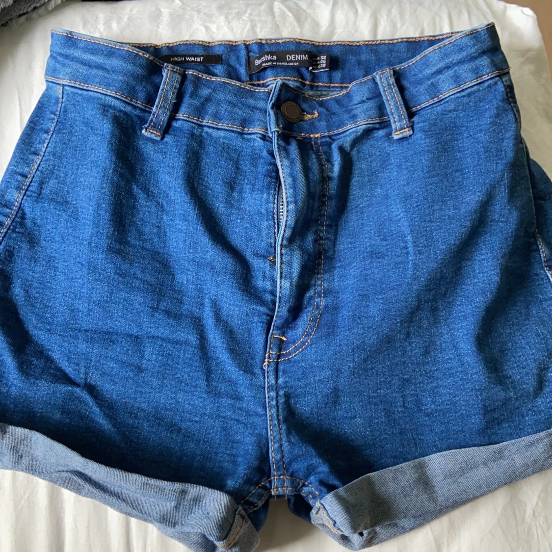 Jeansshorts från Bershka, high waisted. Storlek 38