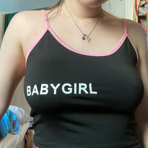 croppat linne - endast testat linne så det är i nyskick. skönt och snyggt med lite speciella detaljer. 