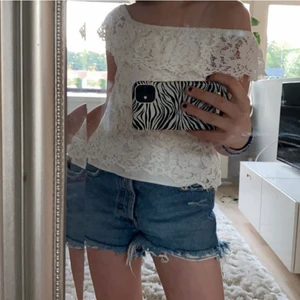 Sommarblus - Säljer denna gulliga topp från newyorker i strl XS. Har inte använt men har haft den i något år. Kontakta via dm om många är intresserade blir det budgivning💕