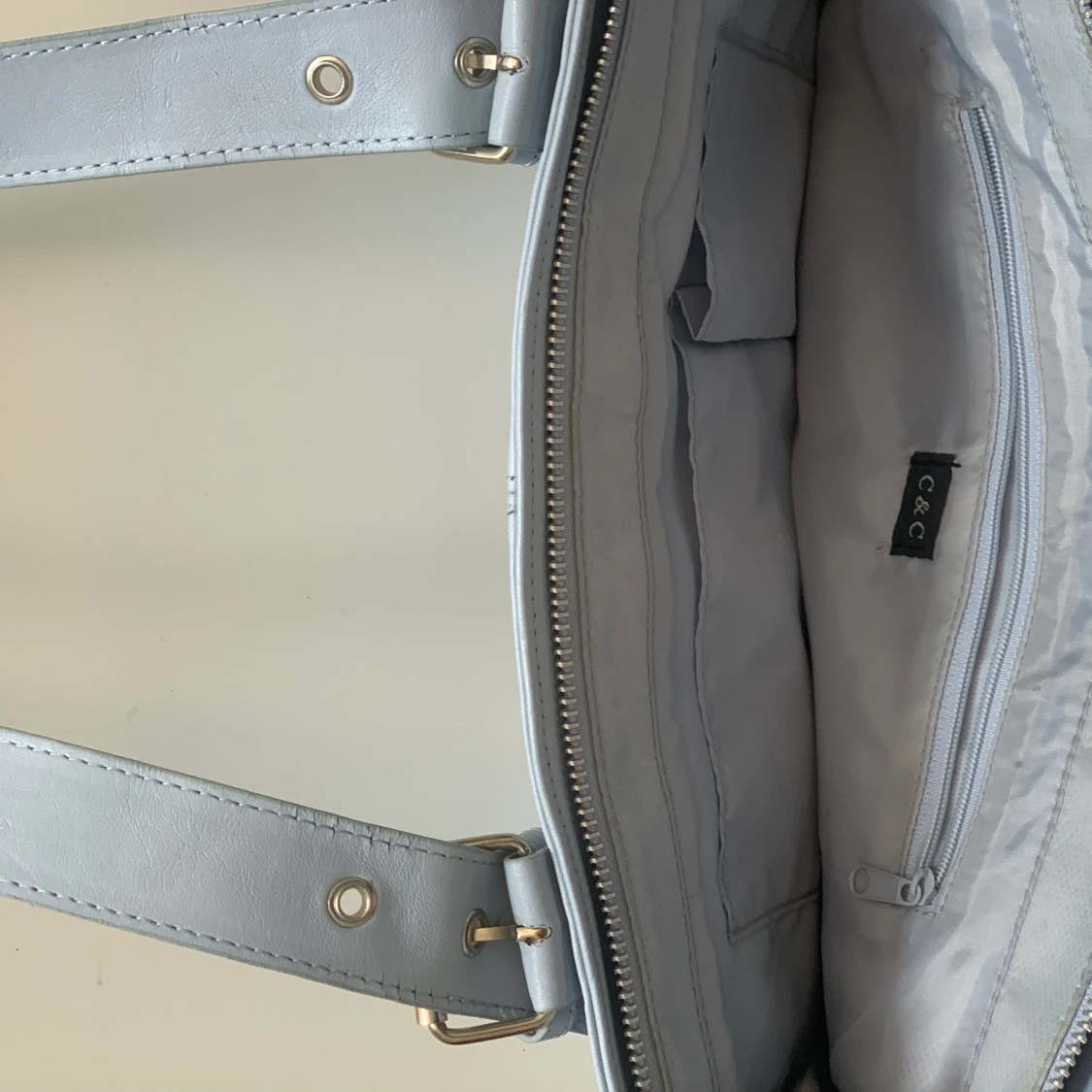 Rymlig axelväska - 91