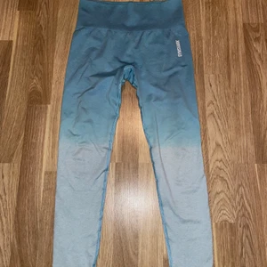 Gymshark thighs  - Gymshark thighs i storlek M. Thighsen är i så gott som nyskick och säljes pga. för små på mig. Nypris 649 kr. Kan mötas upp i Luleå eller skickas genom hela Sverige med spårbar frakt mot fraktkostnaden. Tveka inte på att höra av er!