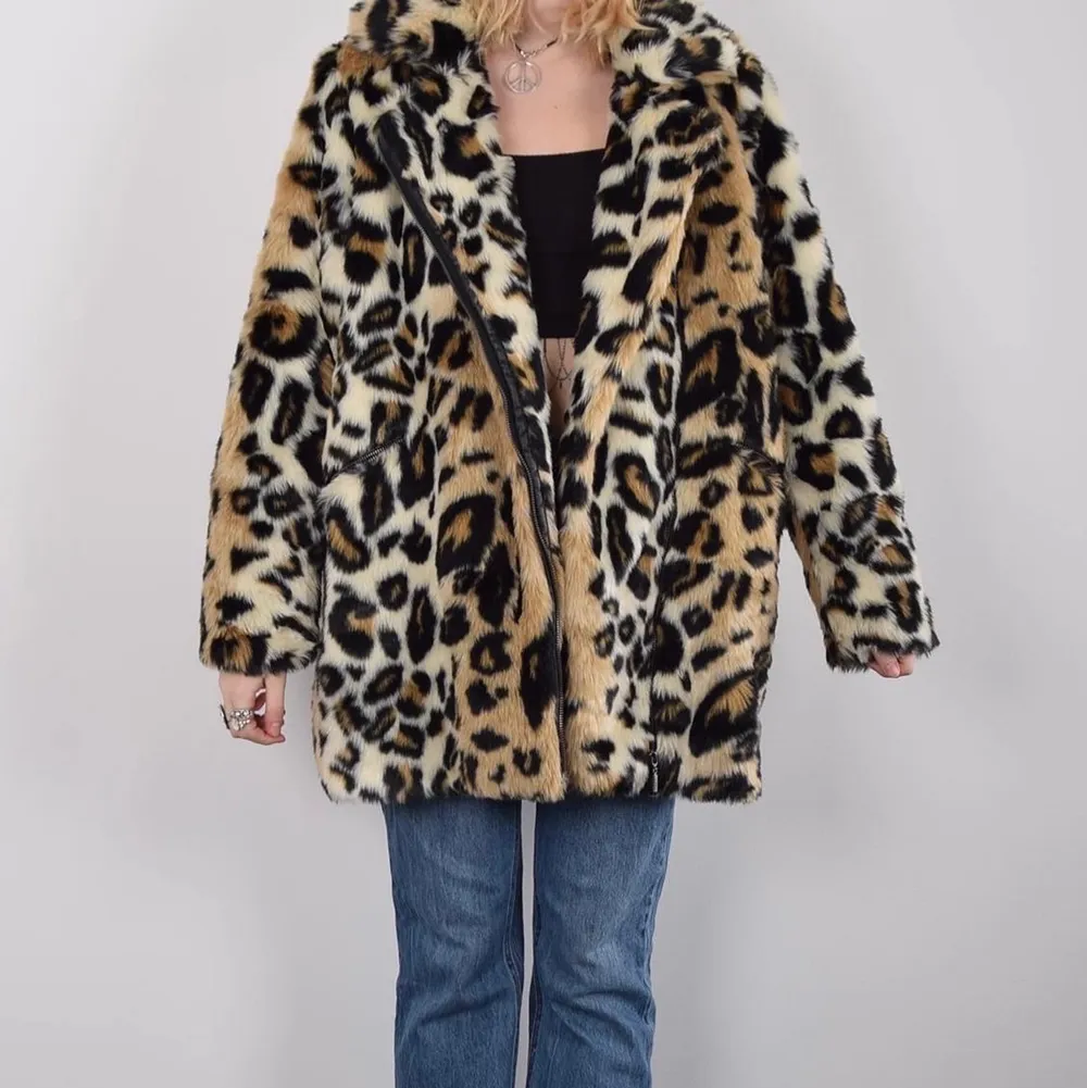 Säljer denna leopard jacka !! Hör av dig om du är intresserad eller har några frågor! Kram💞. Jackor.