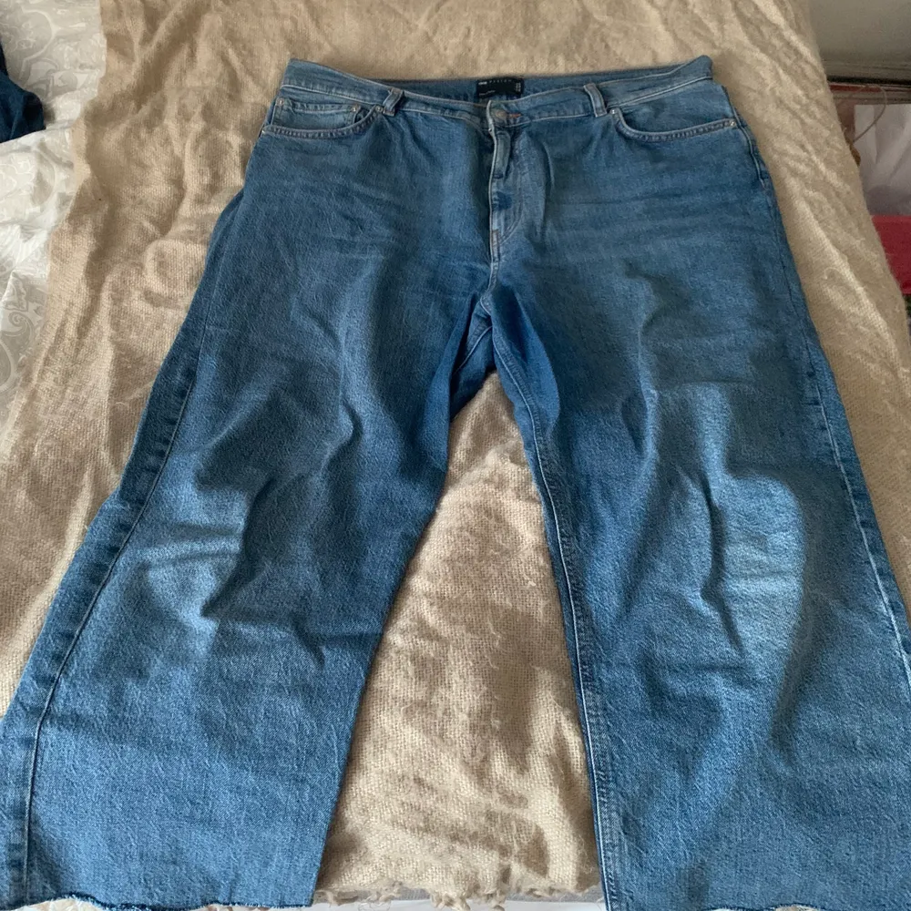 Jättefina mörkblå Jeans i fint skick! I storlek 48, 175kr inklusive frakt 💞. Jeans & Byxor.