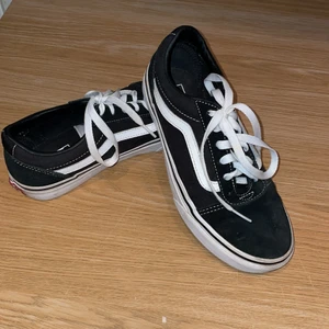 Vans storlek 35  - Använd få gånger, bra skick och inga skador. Kontakta mig privat om ni är intresserade❤️