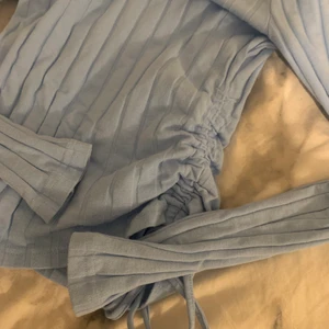 Blå tröja  - Säljer den här jätte söta tröjan i str s men skulle säga att den passar en xs, säljer denna tröja för 100kr ❤️