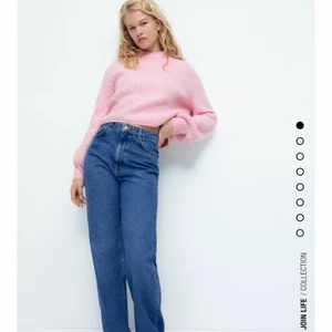 Slutsåld tröja från Zara! - Säljer denna stickade tröjan från Zara då den tyvärr inte kommer till någon användning. Den är i storlek S vilket är helt slutsålt på hemsidan och är i nyskick(knappt använd). Köparen står för frakten.