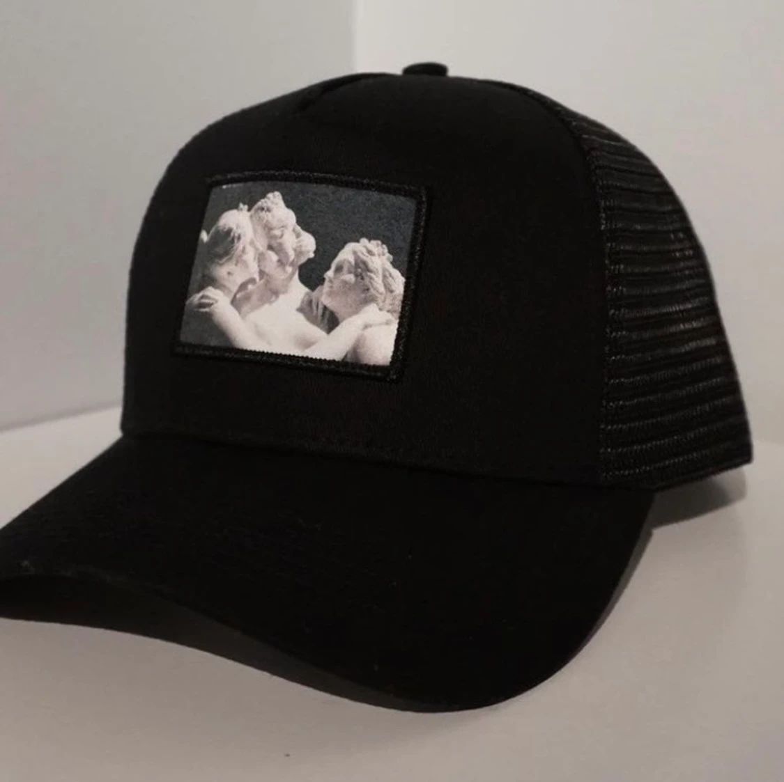 Logic UF tres gratiae  - 91