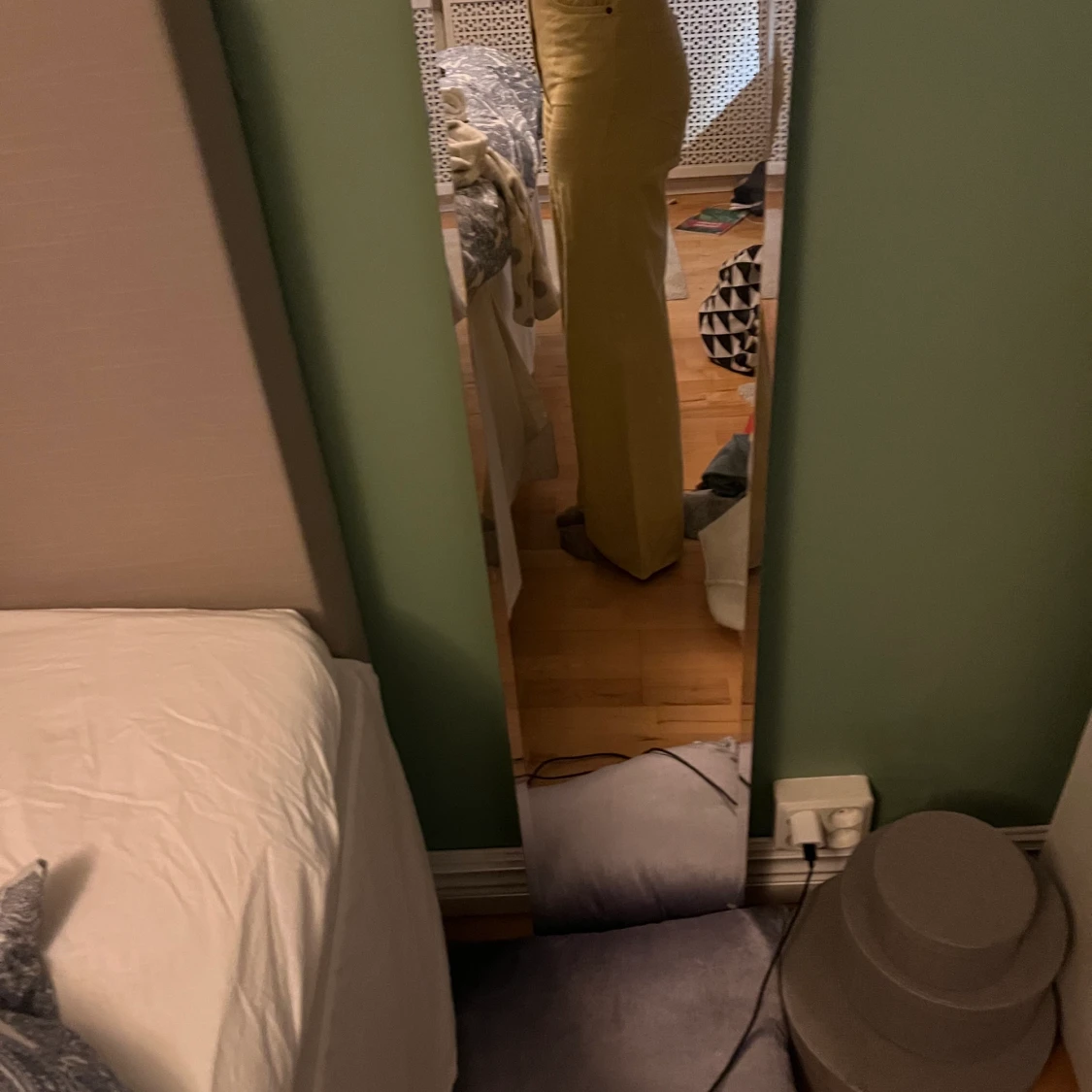 Gula långa vida jeans