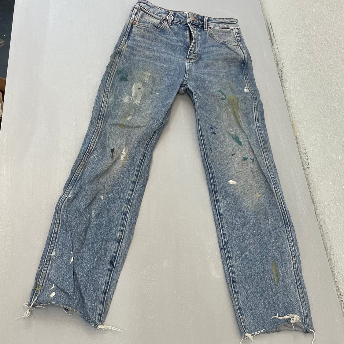 Neuw jeans strl 26 med färgdetaljer  - 91