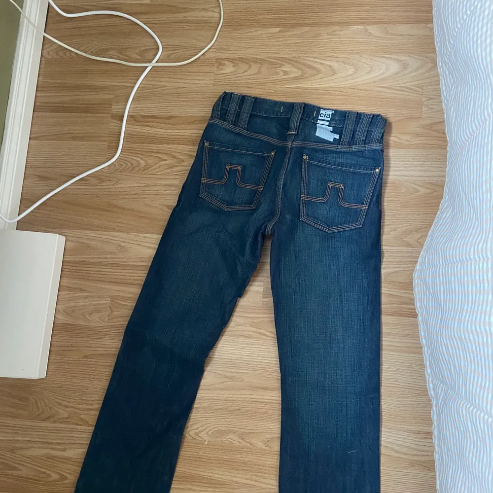 Straight j.Lindeberg jeans. Oanvända och tyvärr för små för mig. Behöver en ny ägare! . Jeans & Byxor.