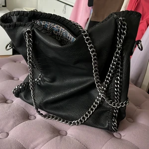 Väska  - Fint skick får plats med mycket 