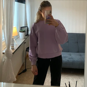 Lila sweatshirt  - Lila sweatshirt ifrån ginatricot, inte mycket använd. Tvättas innan jag skickar