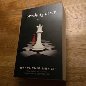 Bok - Breaking dawn bok (twilight 4del1) köparen står för frakt