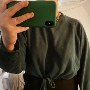 Grön Croppad sweatshirt  - Du står för frakten🥰