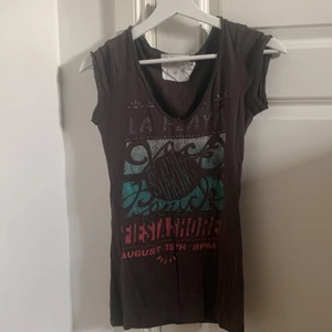 Brunt linne/t-shirt - Tunt linne/t-shirt & stretchig. 