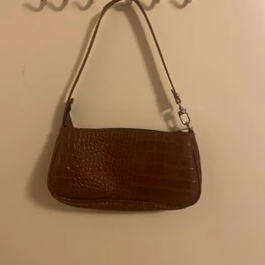 Väska  - Säljer den a fina väska som endast användas ett fåtal gånger. Säljer den då den inte kommer till användning🥰