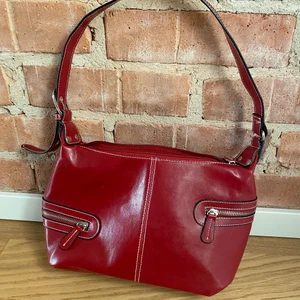 Vintage röd väska - En röd väska jag köpt på second hand! kan fraktas🔥