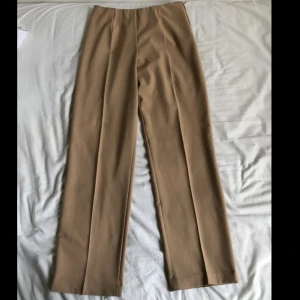 Beiga kostymbyxor  - Beiga kostymbyxor i bra skick 
