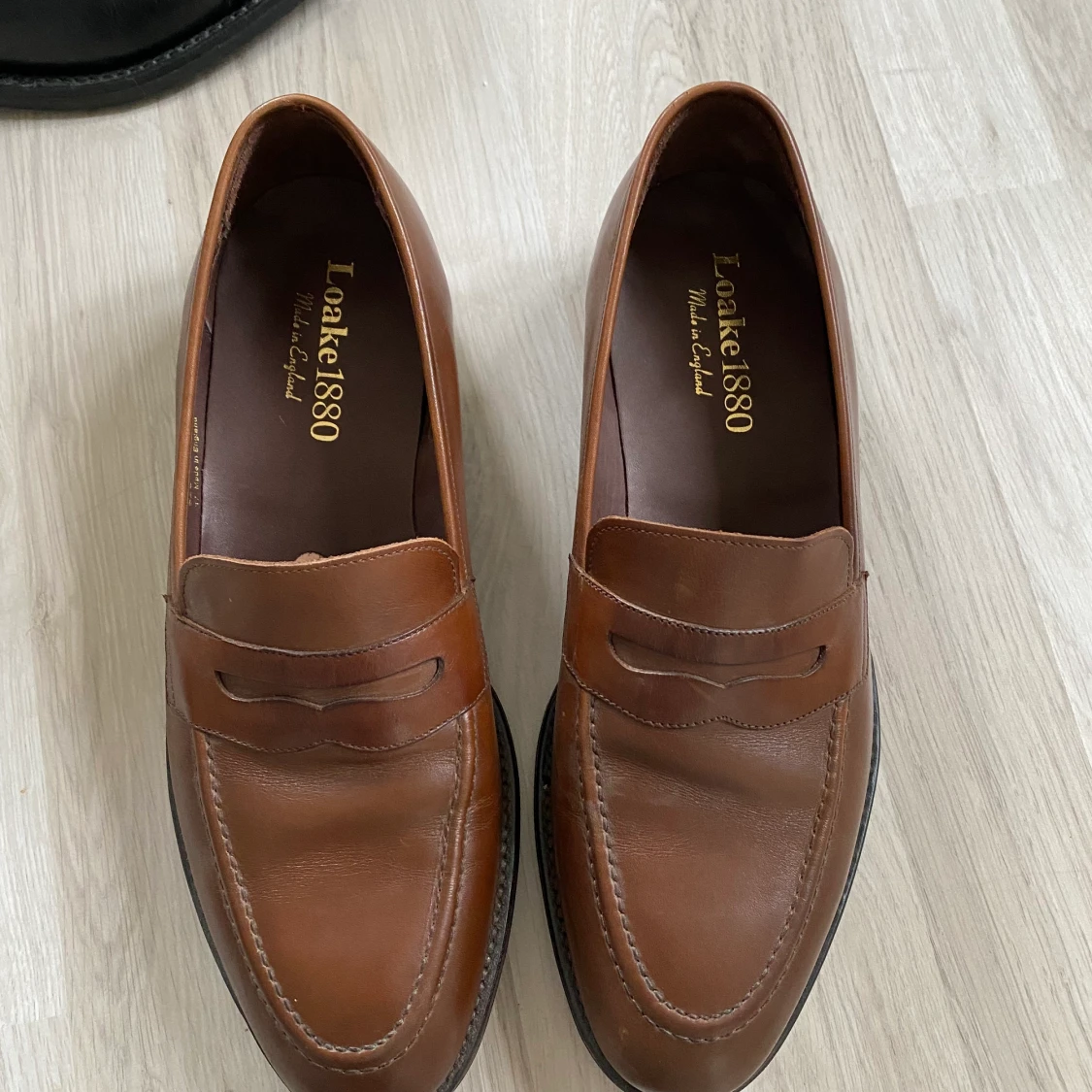 Loake skor