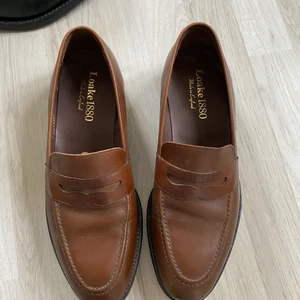 Loake skor - Skor i mycket fint skick! Använda ett fåtal gånger 