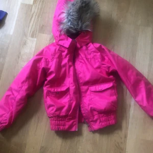 Y2k jacka - Gullig jacka som passar mig som har xs i storlek gör mig av med för att jag har för många jackor, använd 2 gånger!