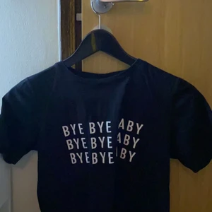 T-shirt med tryck - Säljer denna t-shirt, skriv privat vid intresse💓