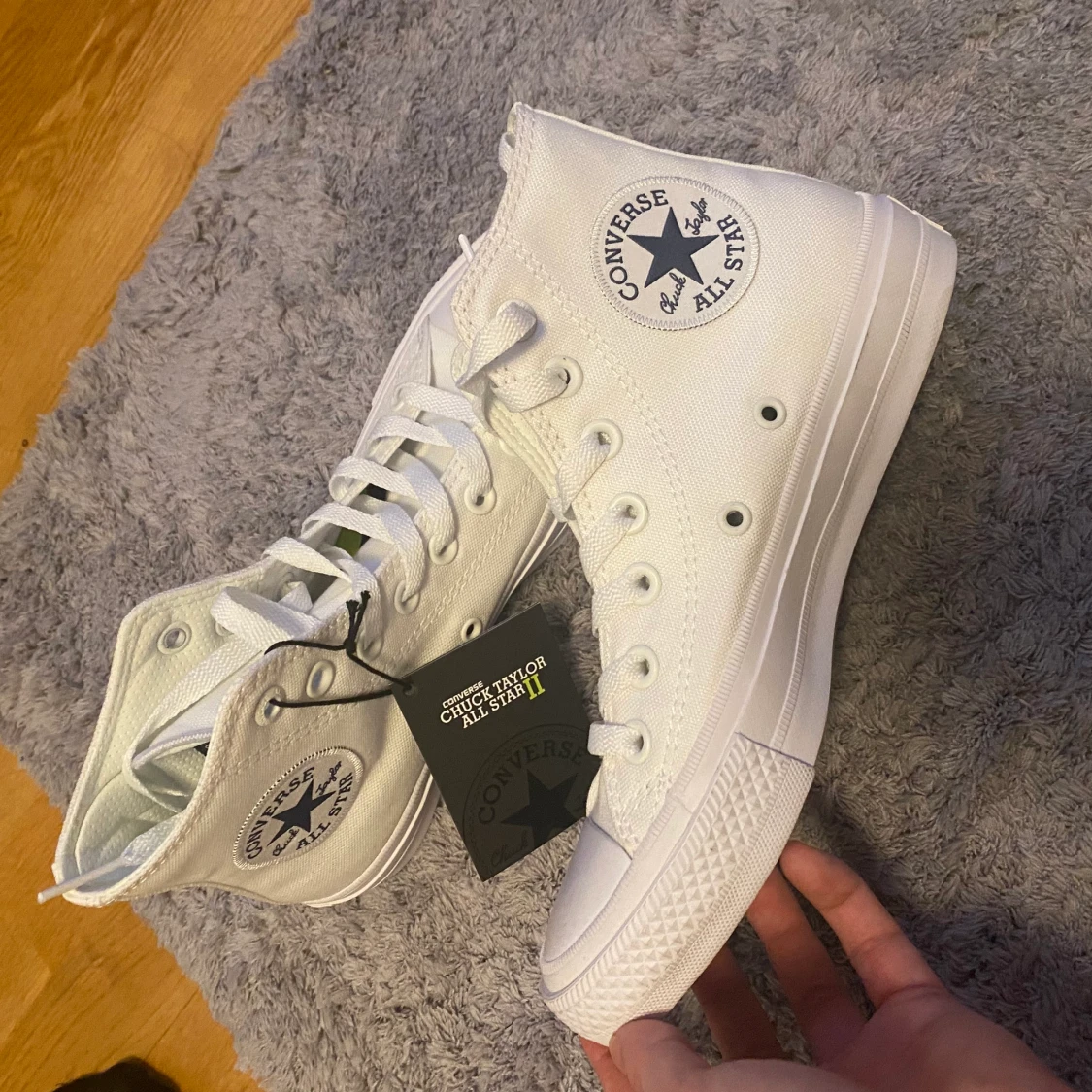 Oanvända converse helvita - 90