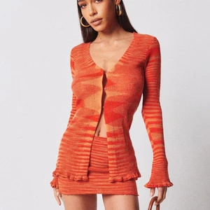 Skit snyggt set från tiger mist - Måste tyvärr sälja detta ursnygga settet från tigermist då kjolen var för liten för mig och vågar ej skicka tillbaka pga tull😤 Toppen är i storlek xs och kjolen storlek M. Aldrig använda endast testade😭💔.            Nypris för både kjolen och tröjan: 1040kr