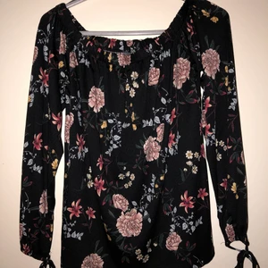 Tröja - En blus/tröja från New yorker, skriv för mer info🤍