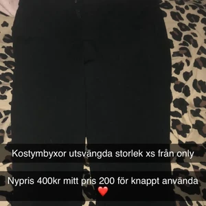 Only - Kostym byxor i storlek xs från only nypris 400 mitt pris 200 ❤️knappt använda inga märken eller fläckar och inte sönder nånstans ❤️