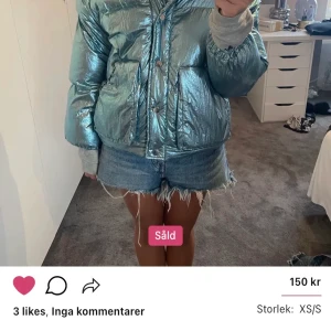 Jacka - Jag säljer denna supercoola jackan då tyvärr inte har kommit till användning. Supercoola och unik jacka som är perfekt nu till våren! Lånad bild, vid intresse skriv för fler bilder!😄