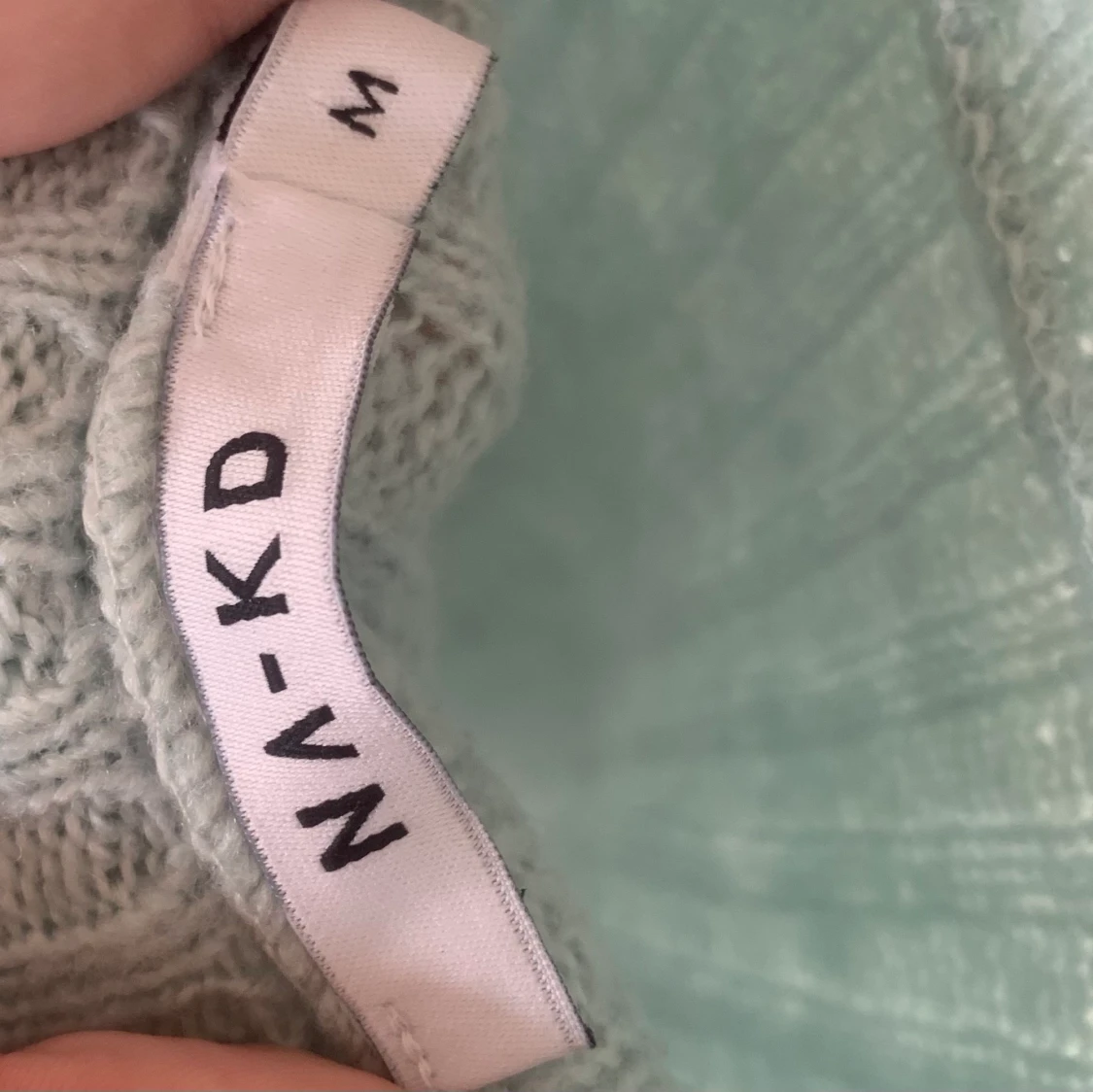 Ljusblå stickad tröja med ballongärmar! - 90